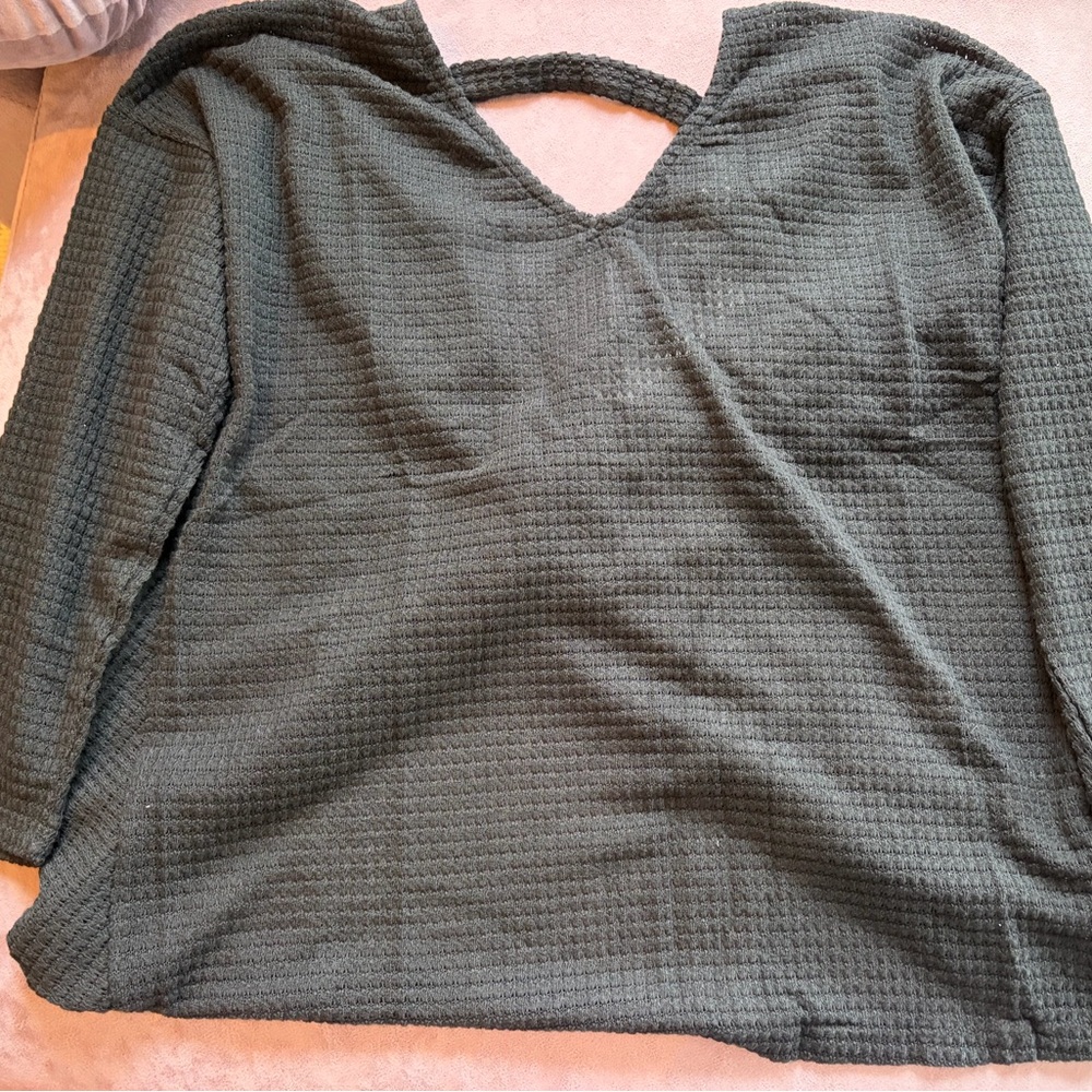 Three Bird Nest Black Top- New